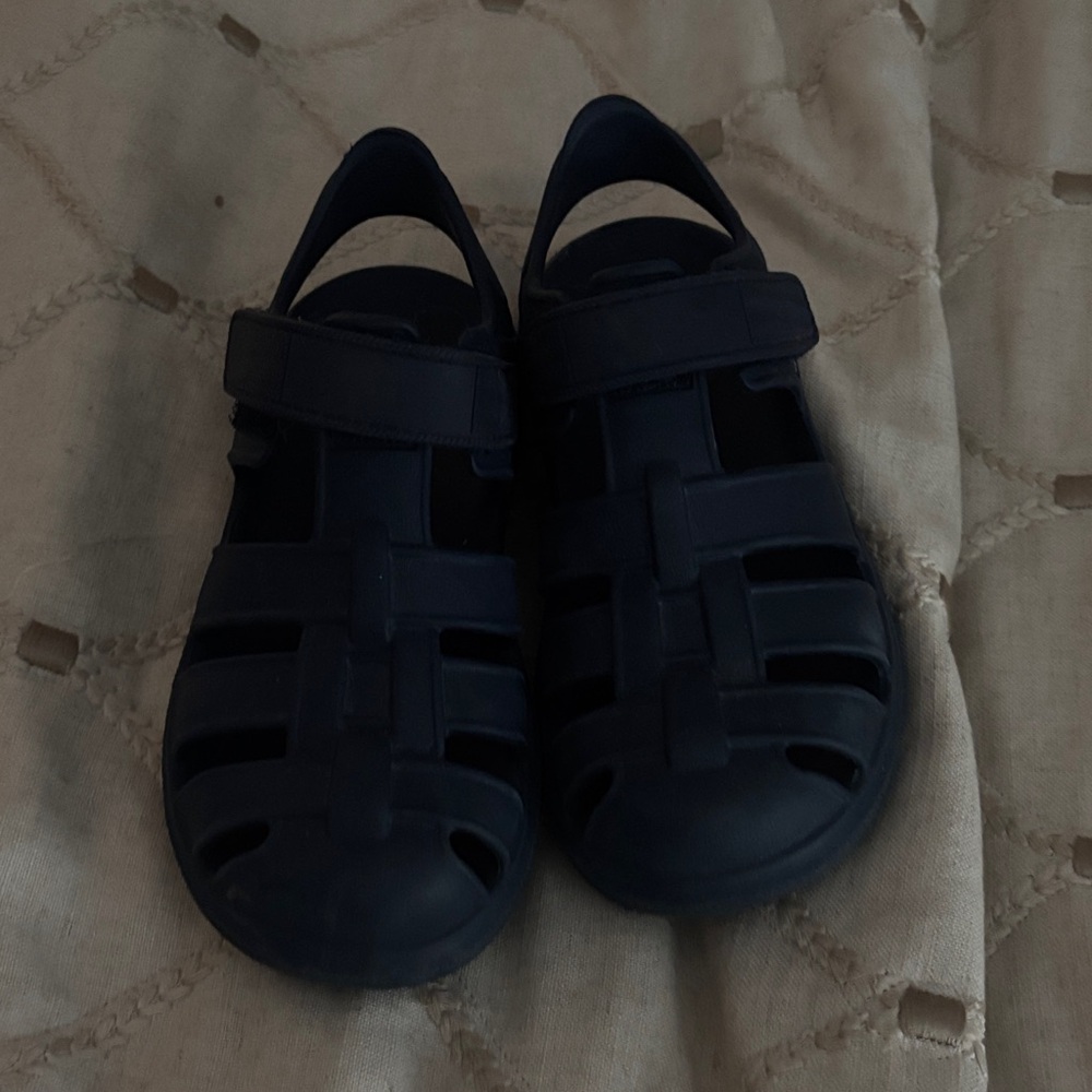 The Children's Place Navy Blue Closed-Toe Fisherman’s Sandal- barely worn!